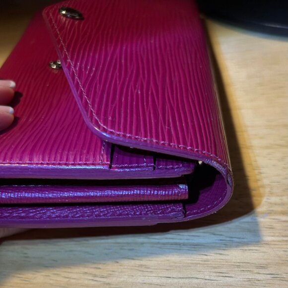Authentic Women Louis Vuitton Sarah Fuchsia Textured Epi Leather Envelope Wallet - Picture 12 of 14